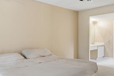This spacious and bright first floor unit is a fantastic value - photo 16