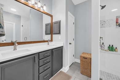 This stunning 4BR/3.5BA home in Eagle Bay offers style and - photo 23