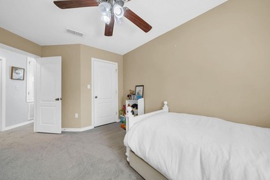 This stunning 4BR/3.5BA home in Eagle Bay offers style and - photo 38