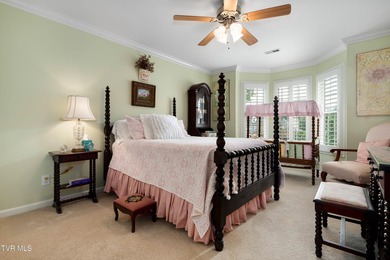 Welcome to one of the most exceptional golf course residences in - photo 38