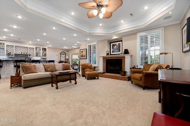 Welcome to one of the most exceptional golf course residences in - photo 47
