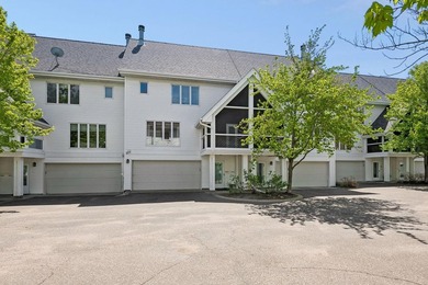 Charming, well-maintained, and truly unique contemporary 3-level - photo 2