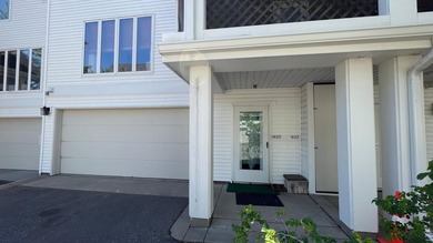 Charming, well-maintained, and truly unique contemporary 3-level - photo 3