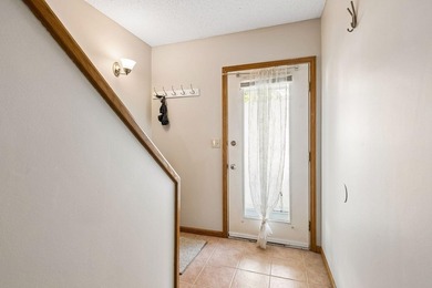 Charming, well-maintained, and truly unique contemporary 3-level - photo 5