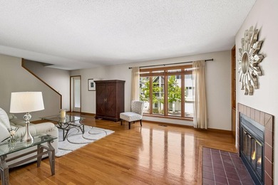 Charming, well-maintained, and truly unique contemporary 3-level - photo 8