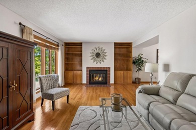 Charming, well-maintained, and truly unique contemporary 3-level - photo 10
