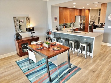 Stylish and upgraded 2-bedroom, 2-bath condo with a flexible den - photo 11
