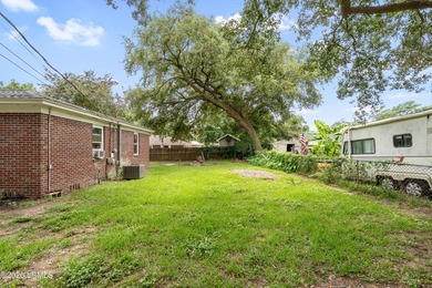 Great corner lot home in centrally located established - photo 12