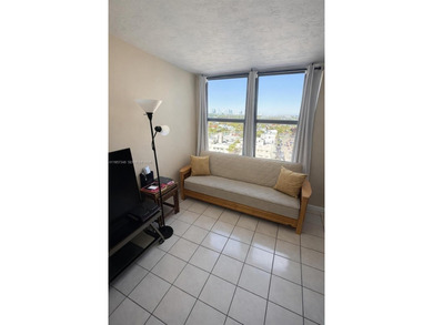Ideal unit with fantastic city view, nice wall to wall windows