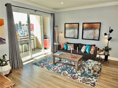 Stylish and upgraded 2-bedroom, 2-bath condo with a flexible den - photo 13