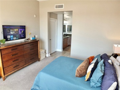 Stylish and upgraded 2-bedroom, 2-bath condo with a flexible den - photo 15