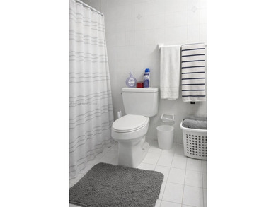 Ideal unit with fantastic city view, nice wall to wall windows