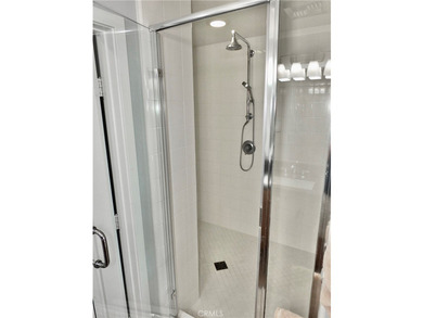 Stylish and upgraded 2-bedroom, 2-bath condo with a flexible den - photo 17