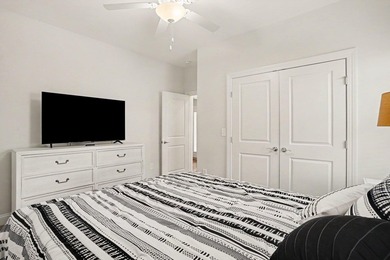 Welcome to this exceptional 5-bedroom, 3-bathroom home located - photo 21