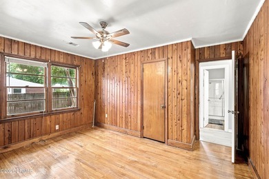 Great corner lot home in centrally located established - photo 22
