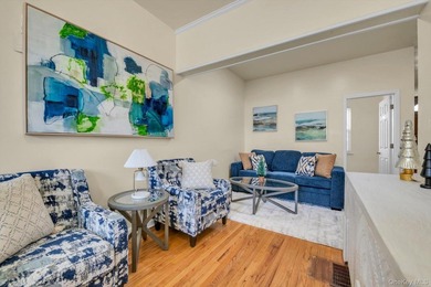 Welcome to this classic, all-brick semi-attached townhouse in - photo 3