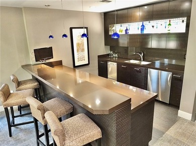 Stylish and upgraded 2-bedroom, 2-bath condo with a flexible den - photo 23