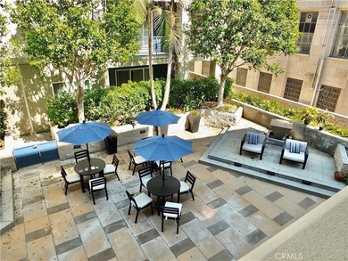 Stylish and upgraded 2-bedroom, 2-bath condo with a flexible den - photo 24