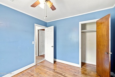Great corner lot home in centrally located established - photo 25