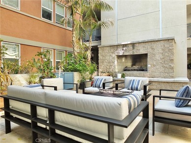 Stylish and upgraded 2-bedroom, 2-bath condo with a flexible den - photo 26