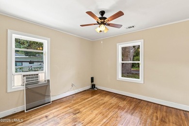 Great corner lot home in centrally located established - photo 29