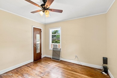 Great corner lot home in centrally located established - photo 30