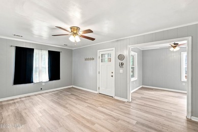 Great corner lot home in centrally located established - photo 31