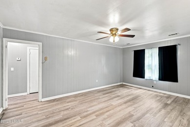 Great corner lot home in centrally located established - photo 35