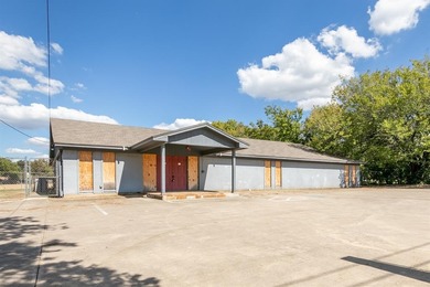 Previously used as a private school, this property would be - photo 4