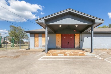 Previously used as a private school, this property would be - photo 5