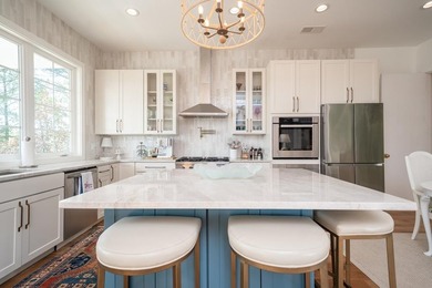BEAUTIFUL home with STUNNING views of the Highlands Lake! No - photo 15