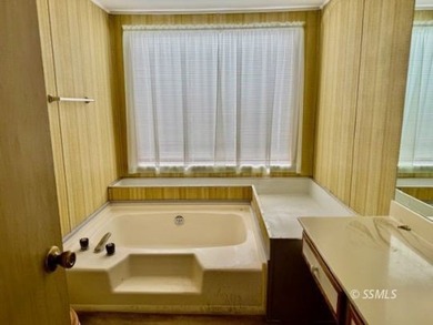 Significant Price Reduction!!! Looking for comfort, space, and - photo 21