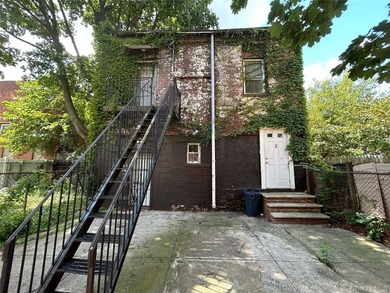 Fantastic opportunity to turn this unique multifamily lot with 2 - photo 29