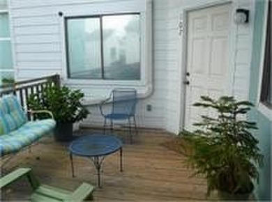 Located just one block from Whitecap Beach, this turnkey studio - photo 1