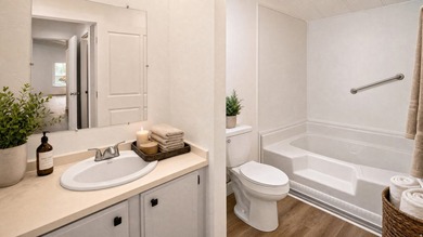 2 bed, 2 bath home (~980 sq ft) built in 1984 in Meadowbrook - photo 3