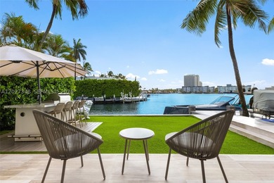 A spectacular modern waterfront estate commanding a premier - photo 19