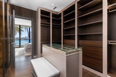 A spectacular modern waterfront estate commanding a premier - photo 28