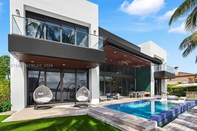 A spectacular modern waterfront estate commanding a premier - photo 47