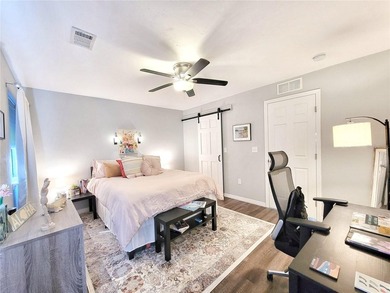 Beautifully UPDATED 1 bedroom / 1 bathroom ground-floor condo in - photo 12