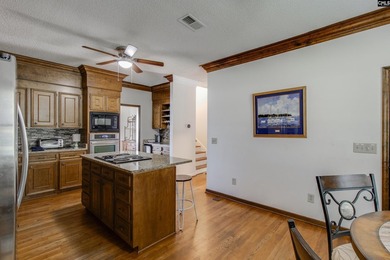 Welcome to this ultimate 4 bed/4.5 bath Lake Murray retreat with - photo 14