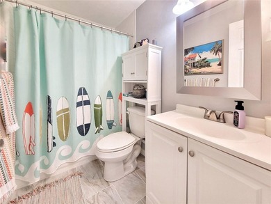 Beautifully UPDATED 1 bedroom / 1 bathroom ground-floor condo in - photo 15