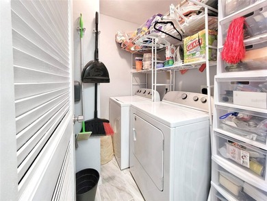Beautifully UPDATED 1 bedroom / 1 bathroom ground-floor condo in - photo 16