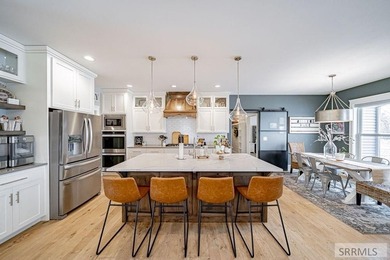 Parade of Homes 2020! This is a must see! Situated on a spacious - photo 17