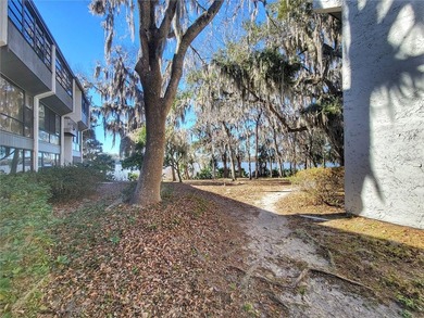 Beautifully UPDATED 1 bedroom / 1 bathroom ground-floor condo in - photo 18