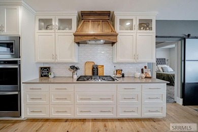 Parade of Homes 2020! This is a must see! Situated on a spacious - photo 18