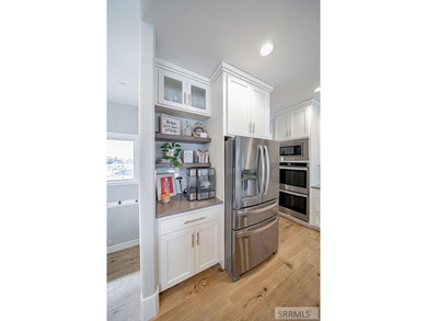 Parade of Homes 2020! This is a must see! Situated on a spacious - photo 19