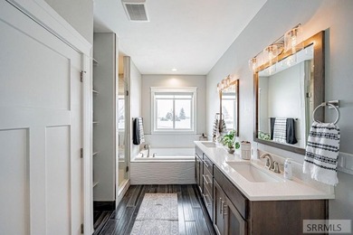 Parade of Homes 2020! This is a must see! Situated on a spacious - photo 31