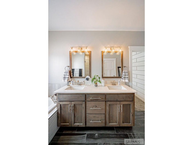 Parade of Homes 2020! This is a must see! Situated on a spacious - photo 32