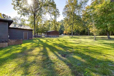 Welcome to this ultimate 4 bed/4.5 bath Lake Murray retreat with - photo 46