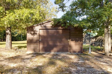 Welcome to this ultimate 4 bed/4.5 bath Lake Murray retreat with - photo 48
